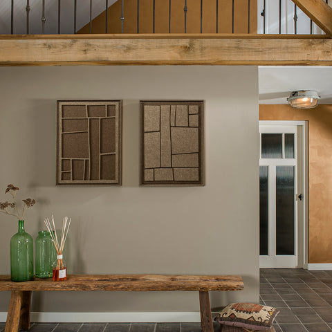Foyer with wooden bench, decorative bottles, and FeltArt 'Artura' in the color olive mist, 60x80.