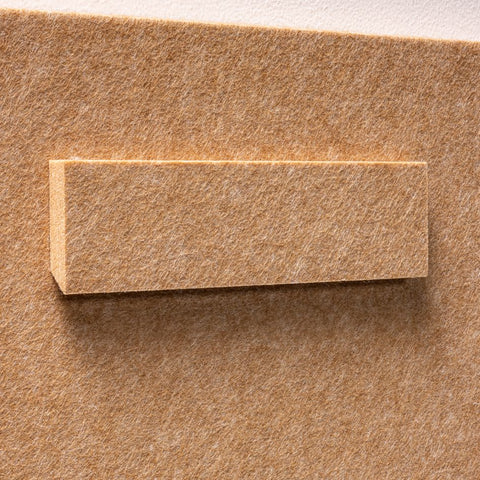 Mounting system of FeltArt 'Linoa' in the color soft dune.