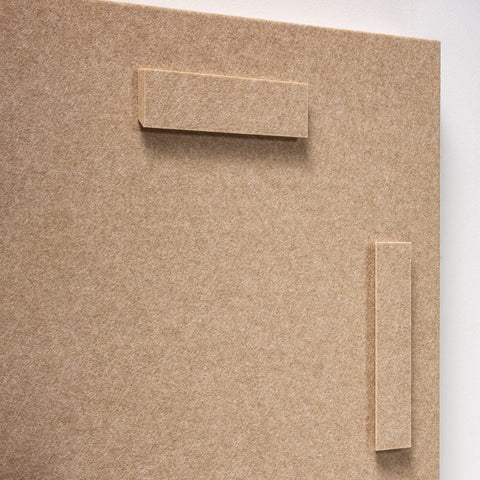 Rotating mounting system of FeltArt 'Verdure' in the color pale sand.