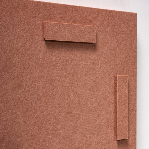 Rotating mounting system of FeltArt 'Verdure' in the color terra bloom.