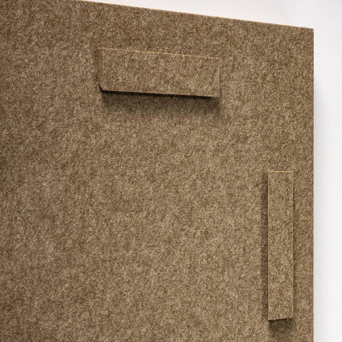 Rotating mounting system of FeltArt 'Oasis' in the color olive mist.